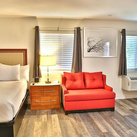 Travelodge By Wyndham קרסנט סיטי מראה חיצוני תמונה
