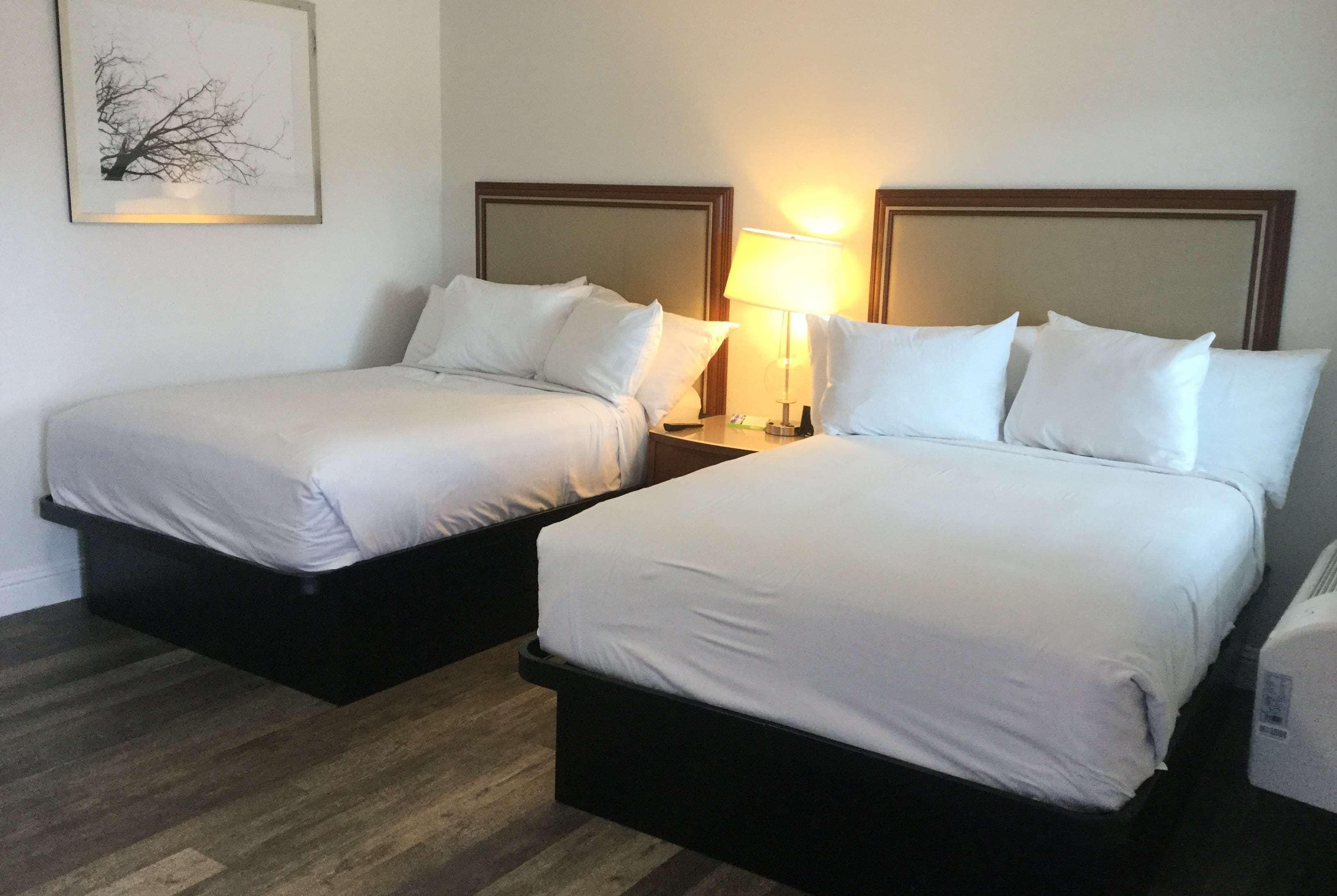 Travelodge By Wyndham קרסנט סיטי מראה חיצוני תמונה