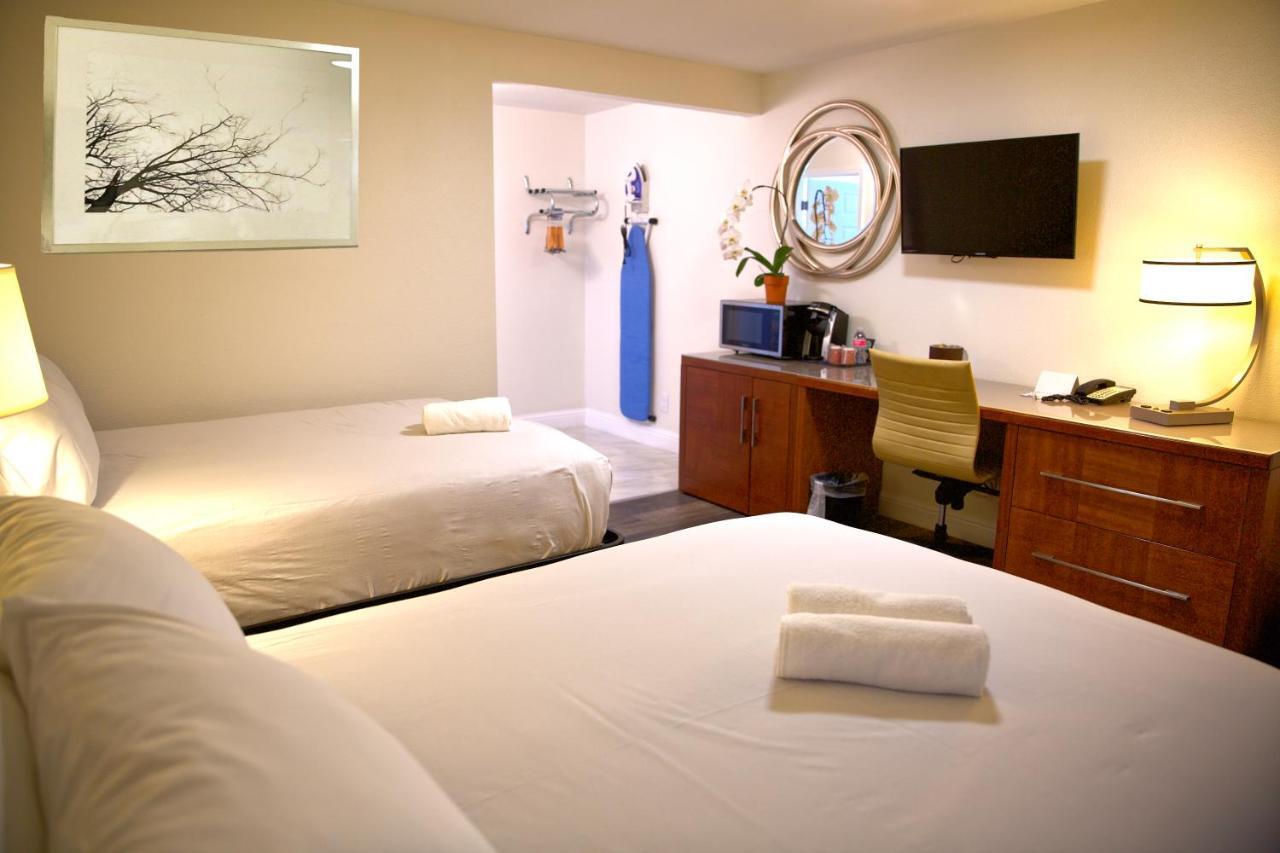 Travelodge By Wyndham קרסנט סיטי מראה חיצוני תמונה