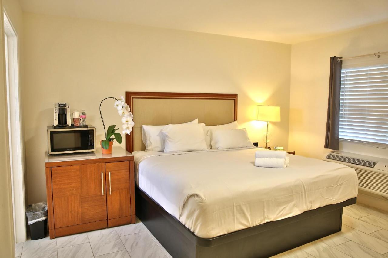 Travelodge By Wyndham קרסנט סיטי מראה חיצוני תמונה